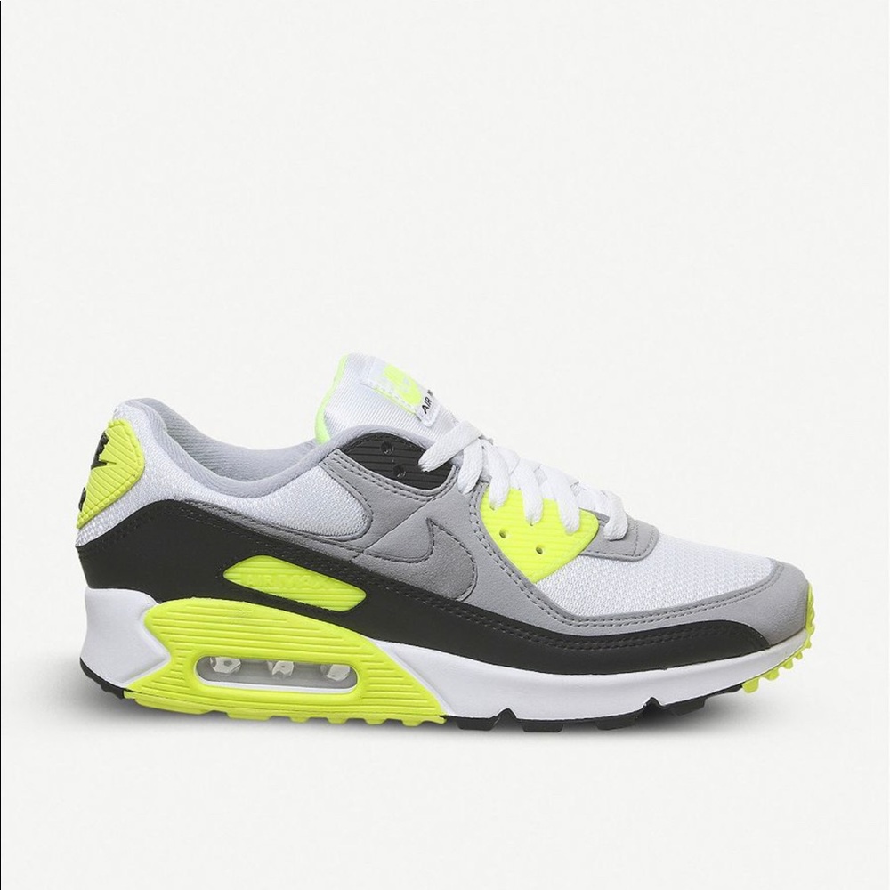 NIKE